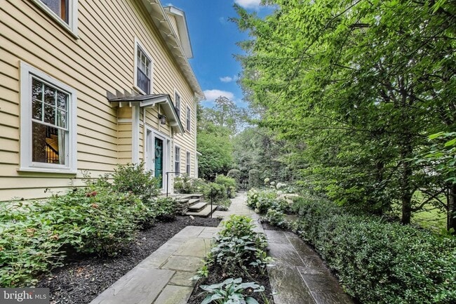 Photo - 5809 Grosvenor Ln