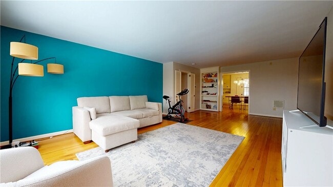 Photo - 102 Corson Pl