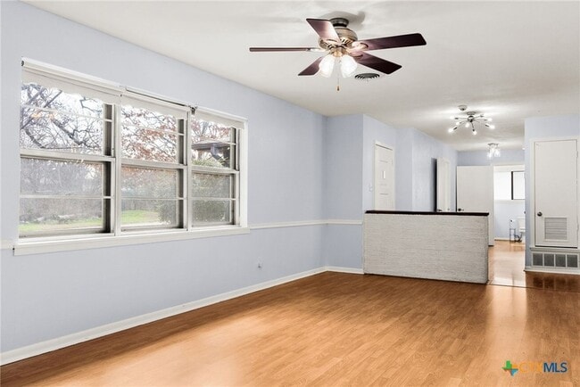 Photo - 204 Oak St