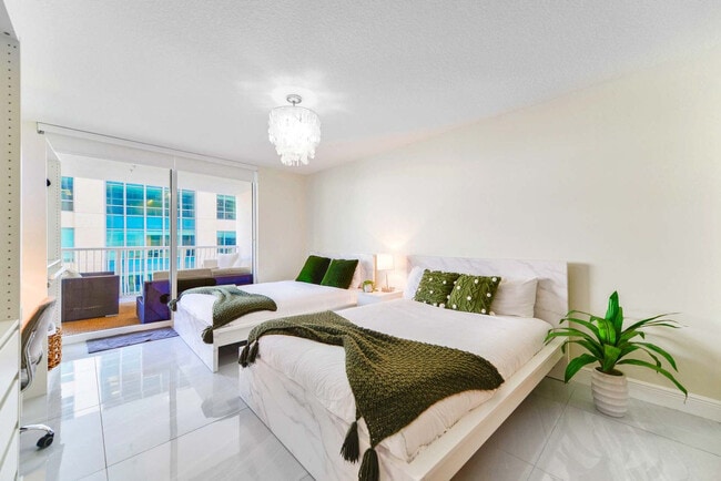 Photo - 1 SE 12th St Unit FL15-ID1022210P