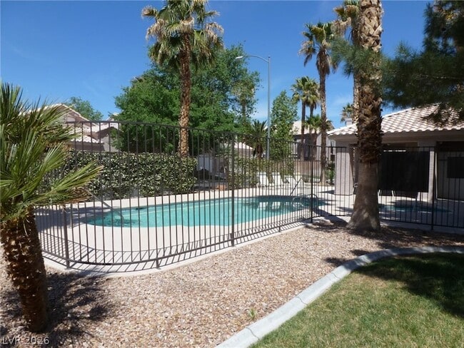Photo - 5323 Heatherbrook Cir