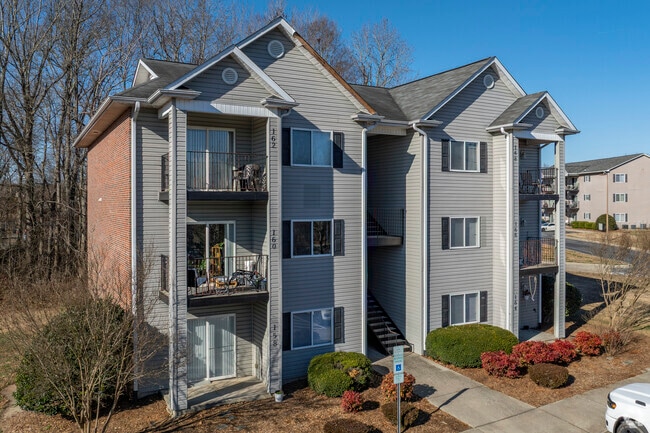 Colonial Village - Colonial Village