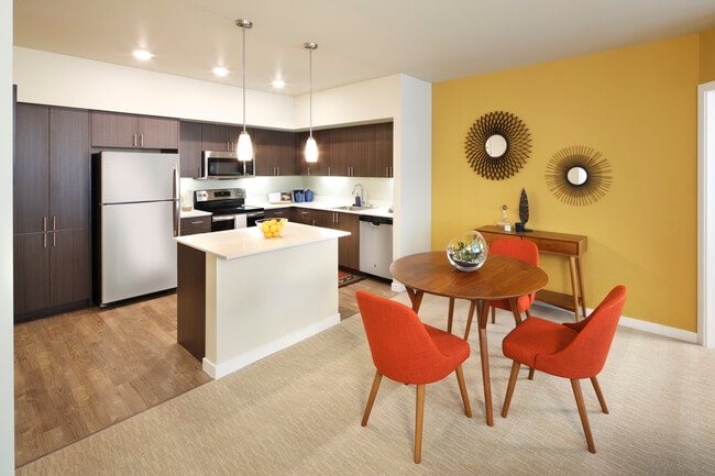 Kitchen and dining area - Avalon Esterra Park