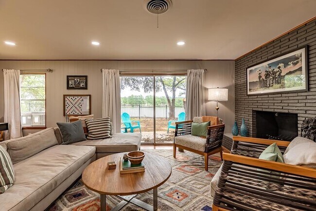 Photo - 2865 Bandera Hwy