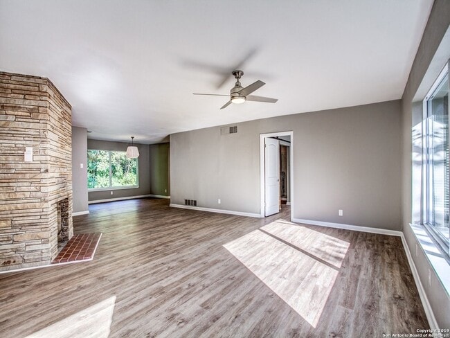 Photo - 413 Garraty Rd