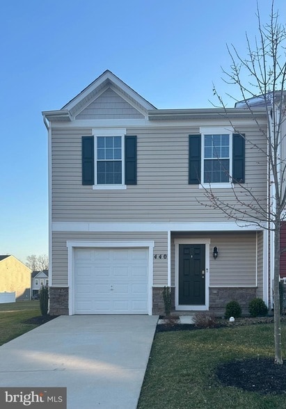 Building Photo - 440 Locust Run Dr