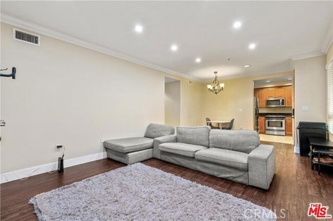 Photo - 1401 S St Andrews Pl Unit 103