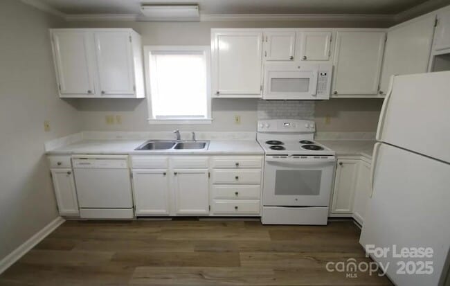 Photo - 92 Akron Ave