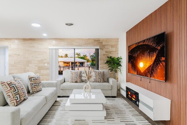 Building Photo - 1016 NE 26th Ave