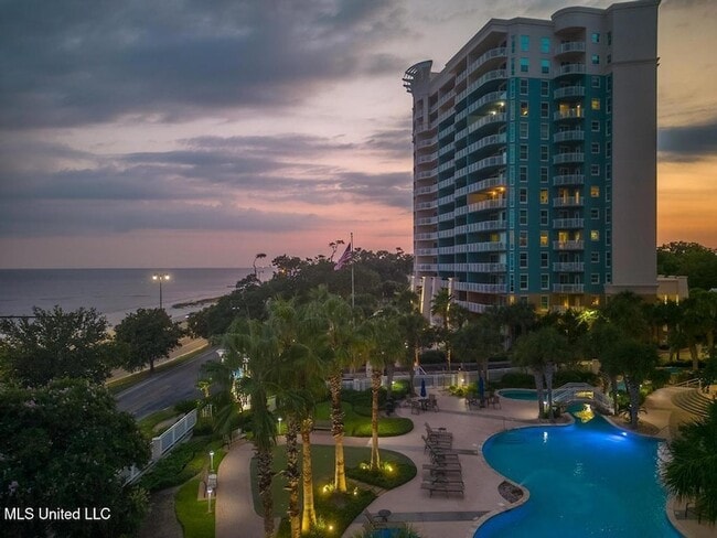 Building Photo - 2228 Beach Dr Unit 704