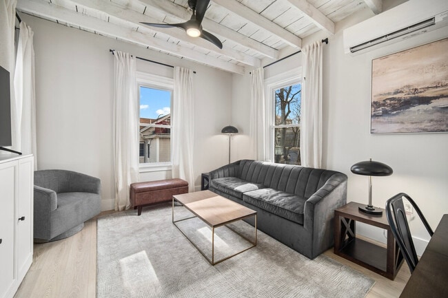 Building Photo - 105 Paul Gore St Unit SI ID1364242P