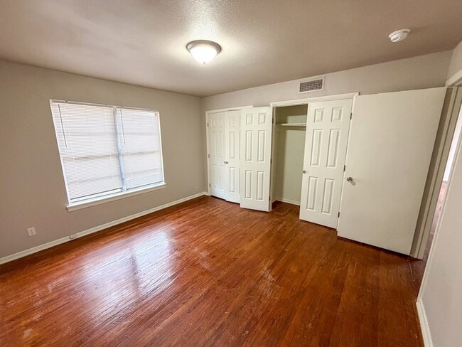 Photo - 121 Vandenburg Dr Unit A