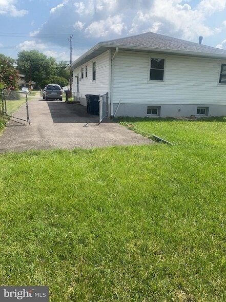 Photo - 6215 Auth Rd