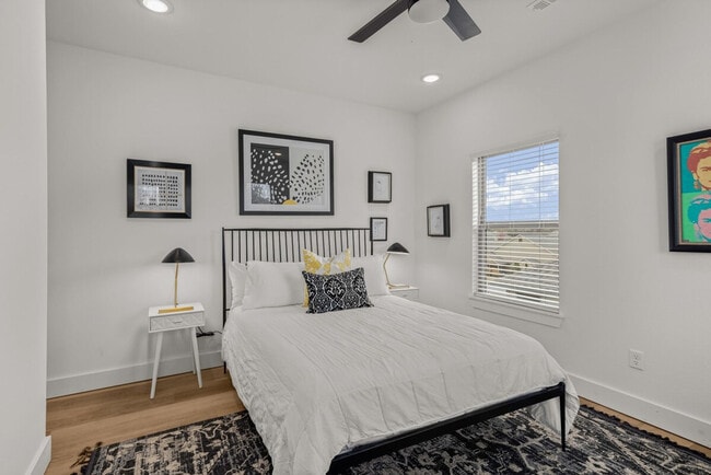 Photo - 2612 SW Livingston Square Unit FL3-ID1241303P