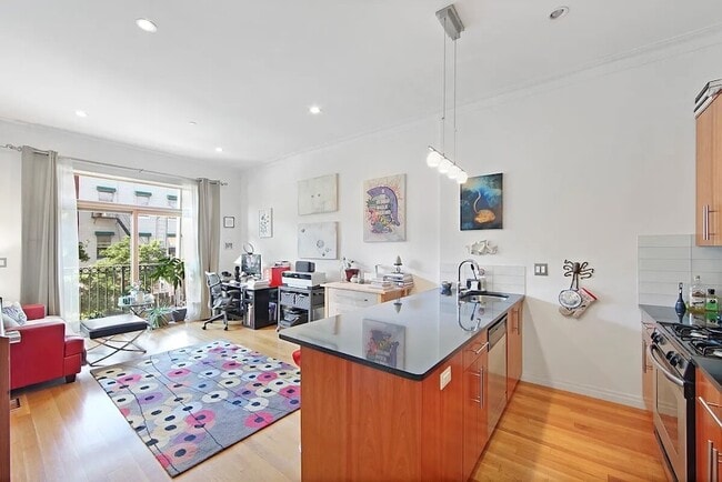 Building Photo - 206 Kent St Unit 3