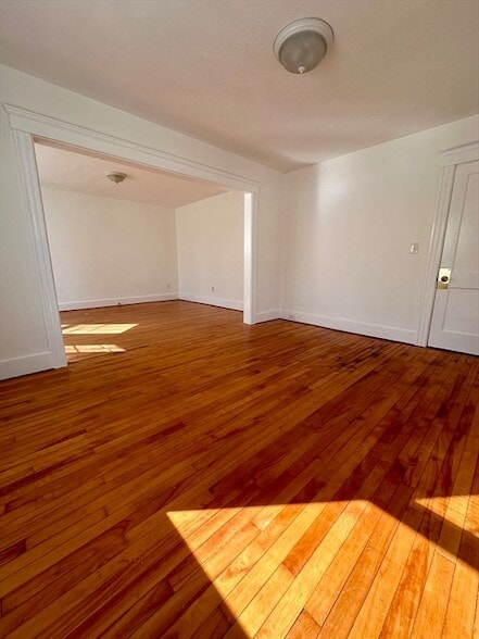 Photo - 58 Oxford St N Unit 1