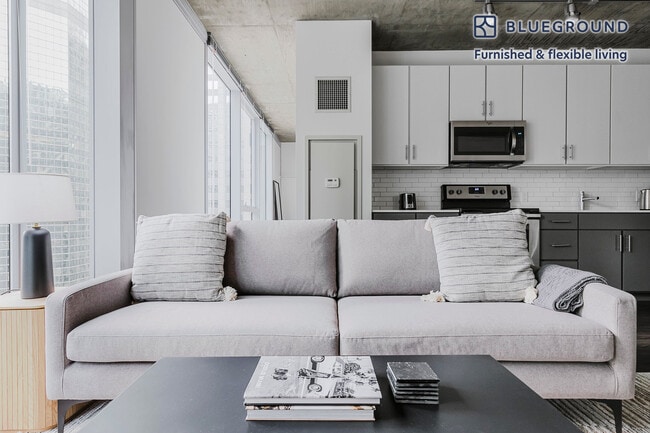 Photo - 215 W Lake St Unit FL15-ID1175