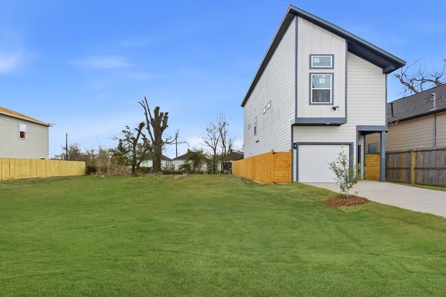 Photo - 3320 Francis St