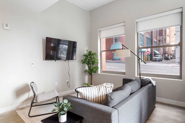 Photo - 205 W 4th St Unit SI ID1465691P