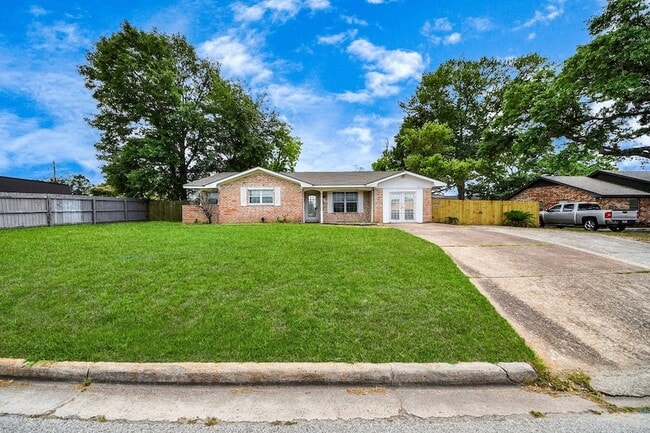 Photo - 811 Hillcrest Dr