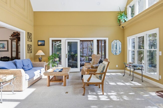 Building Photo - 36 Gloucester Rd Unit SI ID1387176P