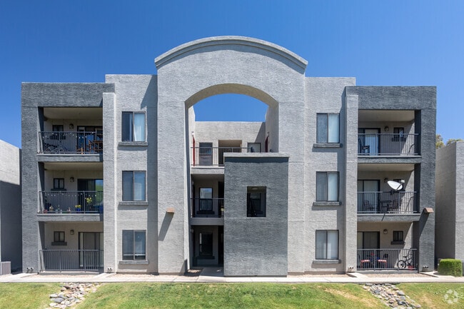 Photo - Esteban Park