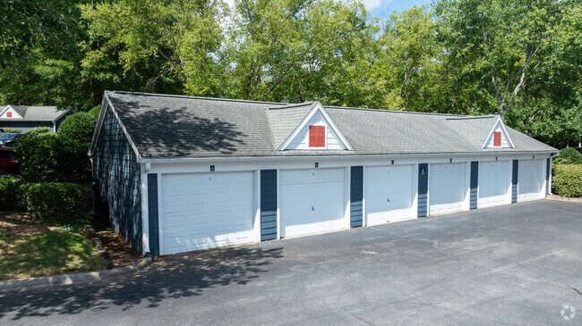 Garages - Sailpointe at Lake Norman