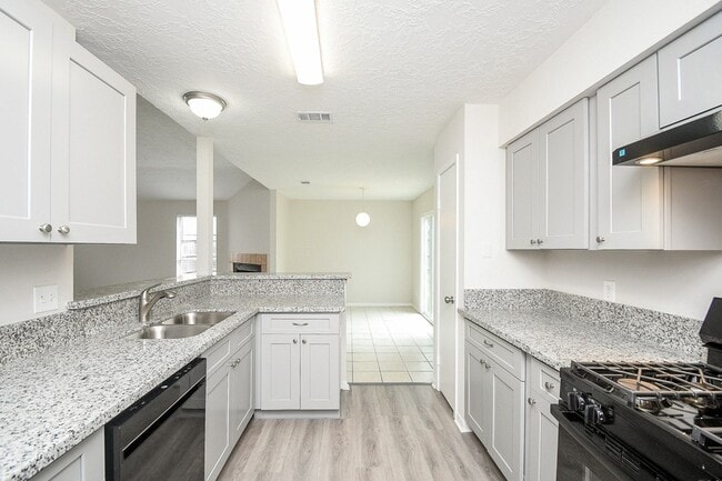 Building Photo - 15315 Cedar Ridge Dr