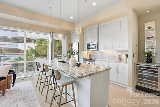Photo - 1133 Metropolitan Ave