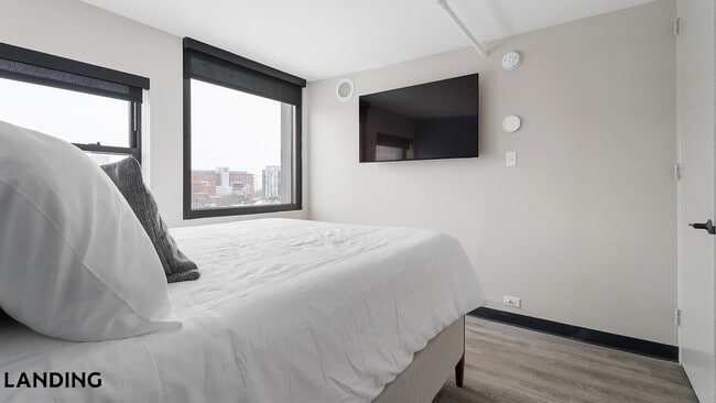 Photo - 1922 W Ogden Ave Unit 709