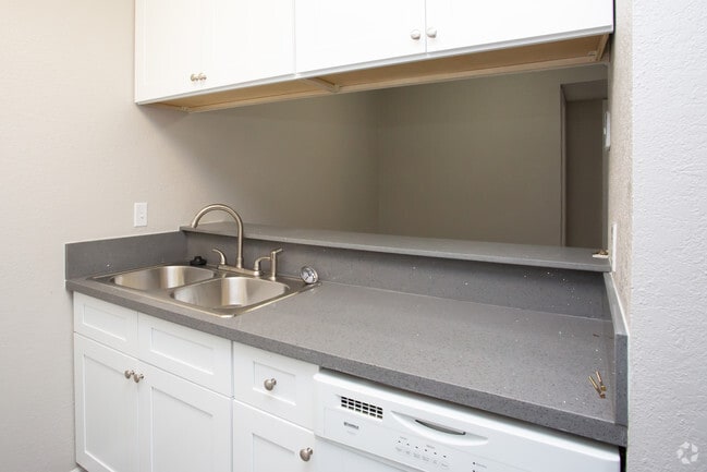 1 Bed 1 Bath - Creekwood Apartments