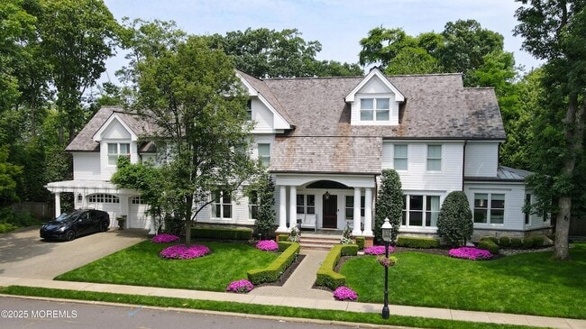 Building Photo - 11 Red Oak Dr