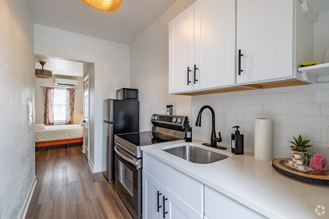 ADA Compliant Studio, 1BA - 440SF - Kitchen - Satoshi Sol-FULLY FURNISHED AND ALL INCLUSIVE