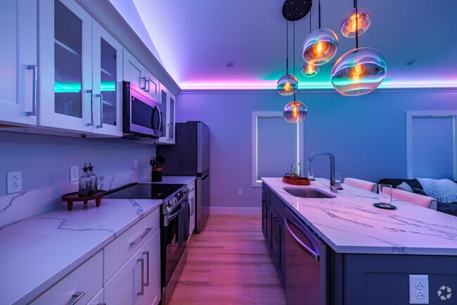 Building Photo - 601 E State St - Fully Furnished!