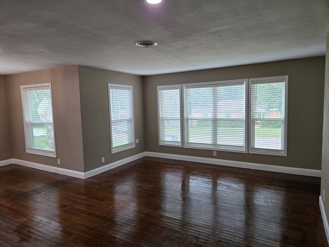 Photo - 3251 W Fuller Ave
