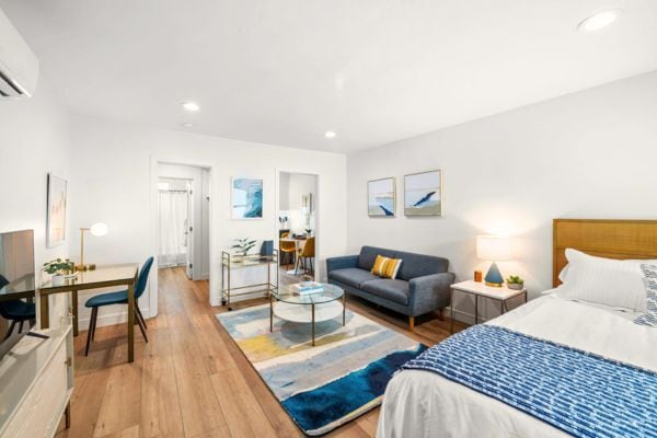 Floor Plan - Furnished Studio Queen Bed