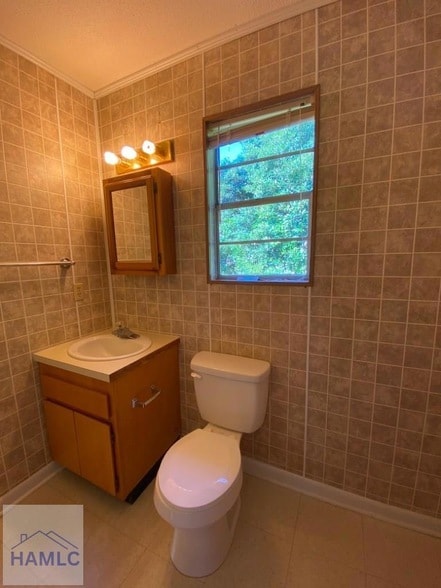 Photo - 646 Fleming Rd