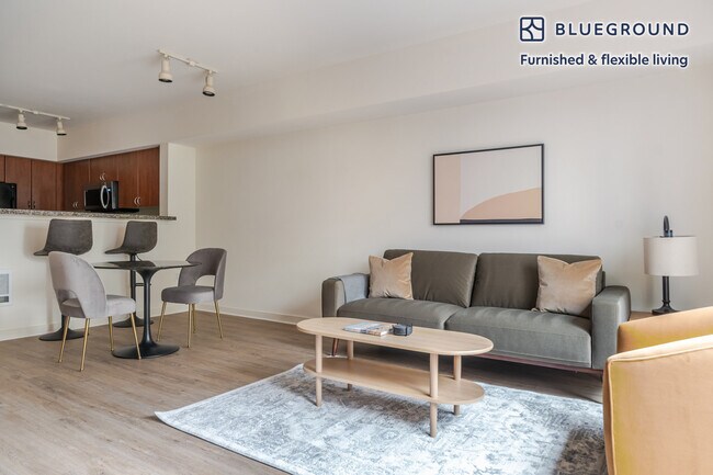 Photo - 362 Bellevue Way NE Unit SI FL2-ID1002