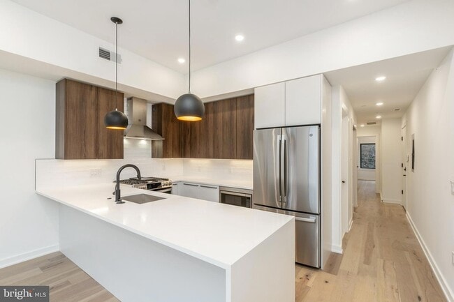 Building Photo - 1601 Frankford Ave Unit 2