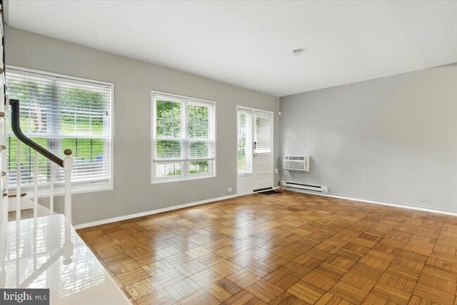 Photo - 1006 Valley Dr