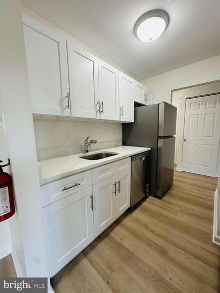 Photo - 16 E Daisy Ln