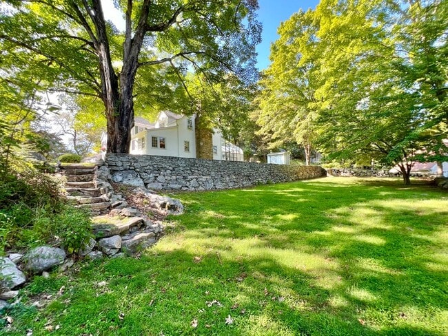 Photo - 301 Haviland Rd