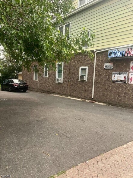 Photo - 673 Clifton Ave