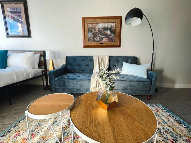 Building Photo - 2530 University Ave Unit ID1036850P