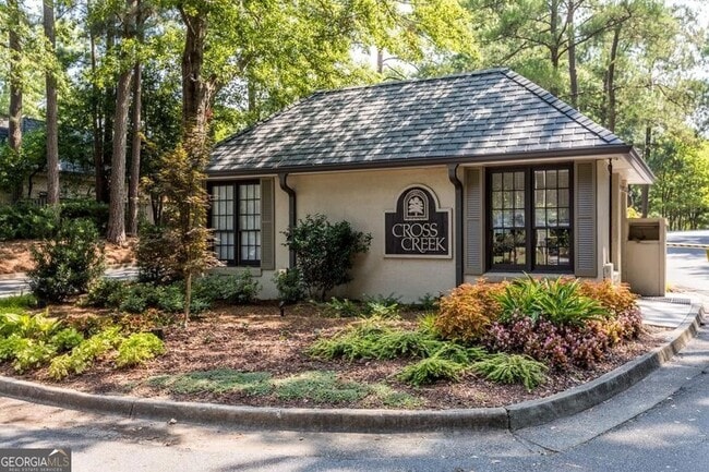 Photo - 82 Montre Square NW