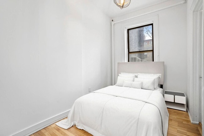 Photo - 257 W 19th St Unit ID1224969P