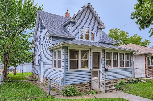 Photo - 2939 Russell Ave N