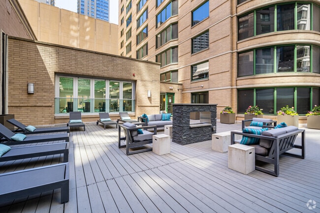 Outdoor Deck - 420 E Ohio