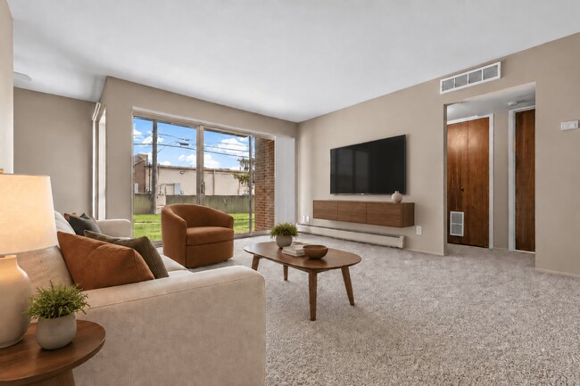 Photo - Macomb Manor - Roseville, MI