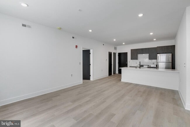 Photo - 3045-51 Richmond St Unit 504